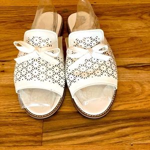 NWT  white leather slide sandals with bow. Size “42” approximately 9.5W